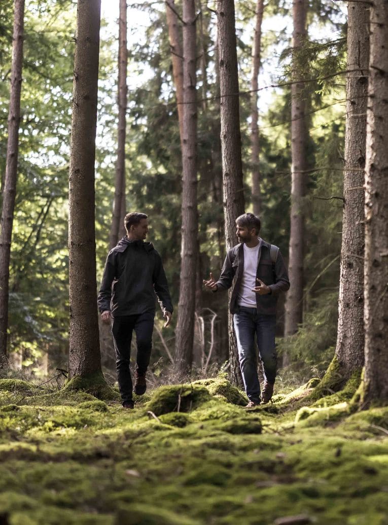 Chefcoach Jan Hecht bei einem Walk&Talk im Wald.